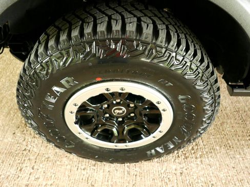 Used 2021 Ford Bronco Badlands image 38