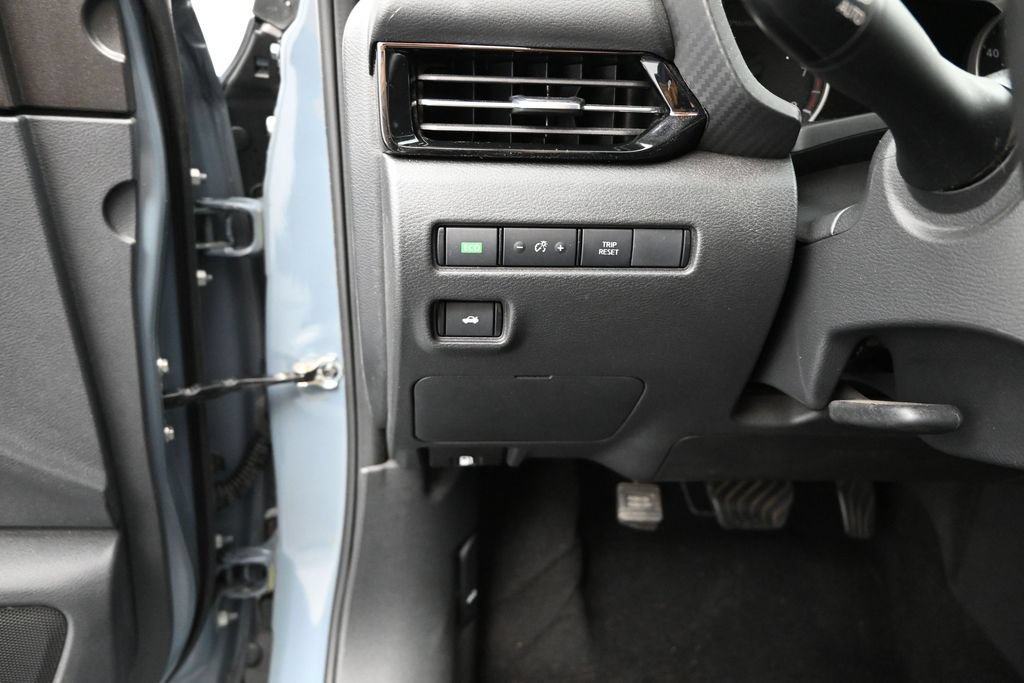Used 2025 Nissan Sentra SR w/ SR Premium Package FWD image 12