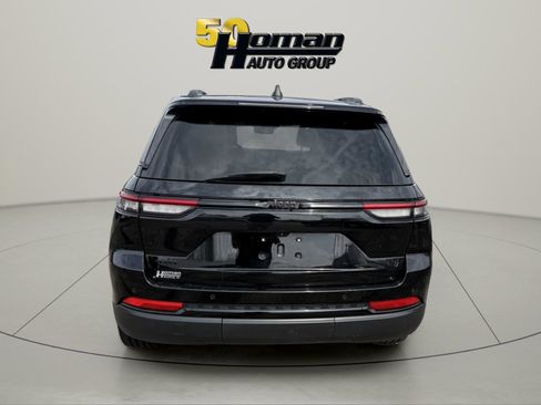Used 2022 Jeep Grand Cherokee Altitude AWD/4WD image 4