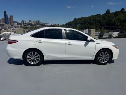 Used 2016 Toyota Camry XLE w/ Moonroof Package FWD image 8