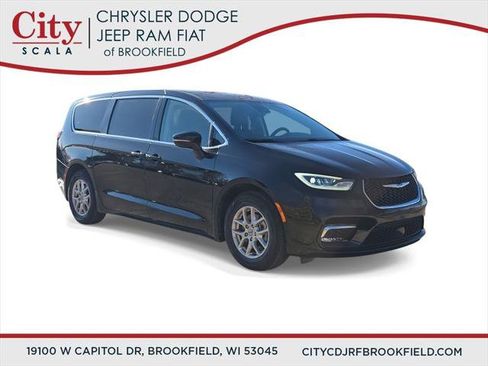 Certified 2024 Chrysler Pacifica Touring-L image 1