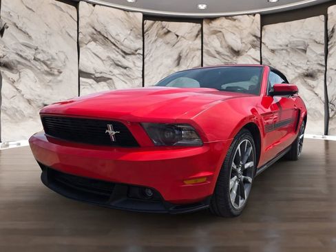 Used 2012 Ford Mustang GT Premium w/ Electronics Pkg image 2