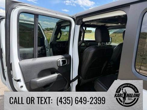 Used 2023 Jeep Wrangler Unlimited Sahara AWD/4WD image 25