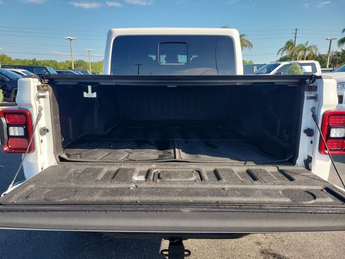 Used 2021 Jeep Gladiator Overland AWD/4WD image 8