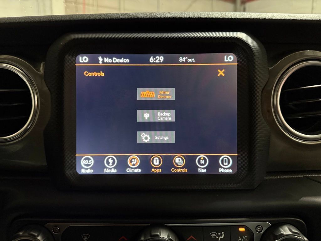 Used 2019 Jeep Wrangler Unlimited Sahara w/ Uconnect 4C Nav & Sound Group AWD/4WD image 15