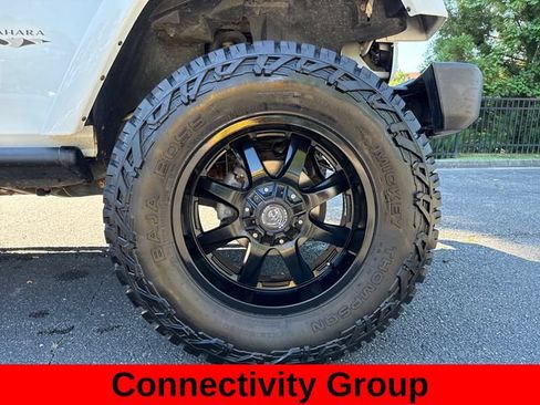 Used 2017 Jeep Wrangler Unlimited Sahara w/ Connectivity Group AWD/4WD image 13