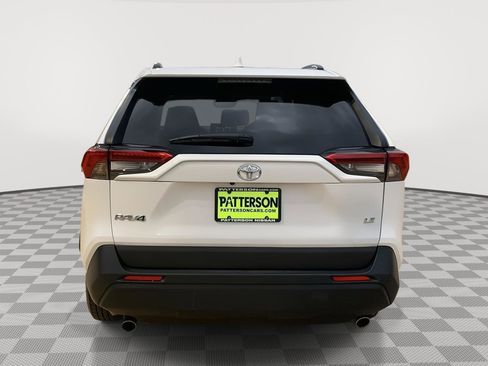 Used 2021 Toyota RAV4 LE image 3