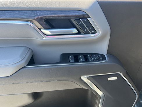 Used 2025 Chevrolet Silverado 2500 LTZ w/ LTZ Convenience Package image 15