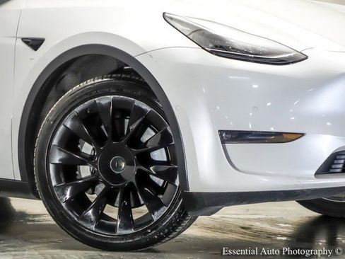 Used 2020 Tesla Model Y Long Range image 3