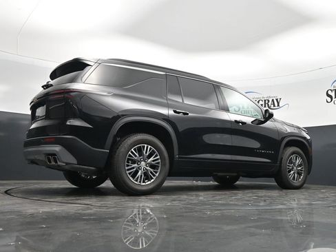Used 2025 Chevrolet Traverse LT w/ Driver Confidence Package AWD/4WD image 23