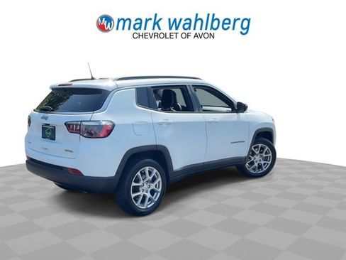 Used 2024 Jeep Compass Latitude AWD/4WD image 8
