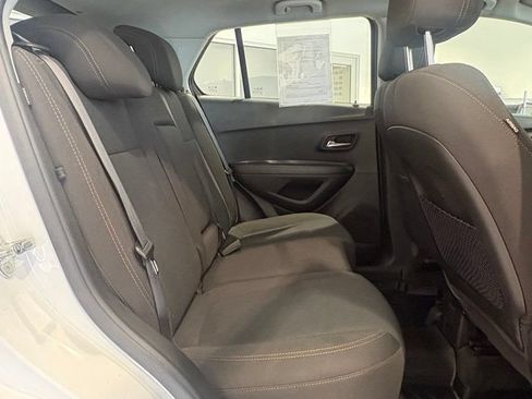 Used 2020 Chevrolet Trax LS AWD/4WD image 16