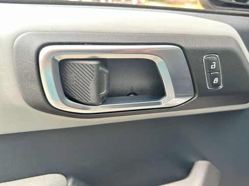 Used 2023 Ford Bronco Badlands image 13