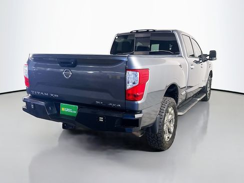 Used 2019 Nissan Titan SL w/ Chrome Package AWD/4WD image 10