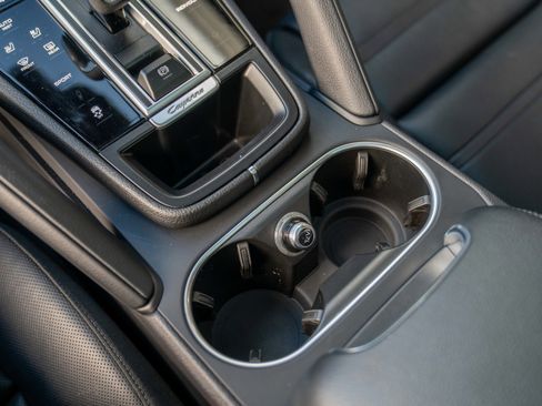 Used 2022 Porsche Cayenne image 24