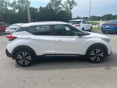 Used 2019 Nissan Kicks SR w/ SR Premium Package FWD image 4