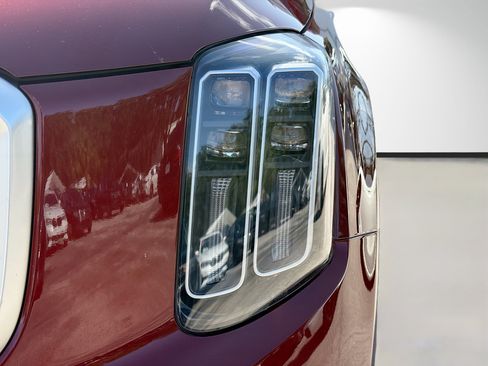 Used 2024 Kia Telluride EX w/ EX Captain's Chair Package FWD image 9