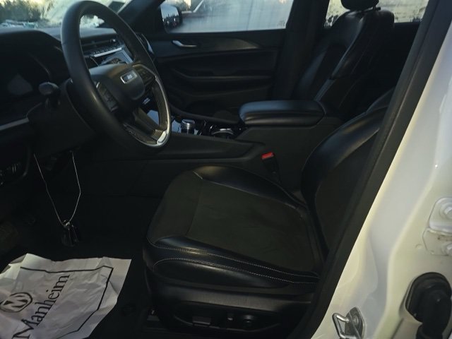 Used 2023 Jeep Grand Cherokee L Laredo AWD/4WD image 9