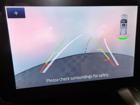 Used 2020 Ford Explorer XLT w/ Comfort Package image 4