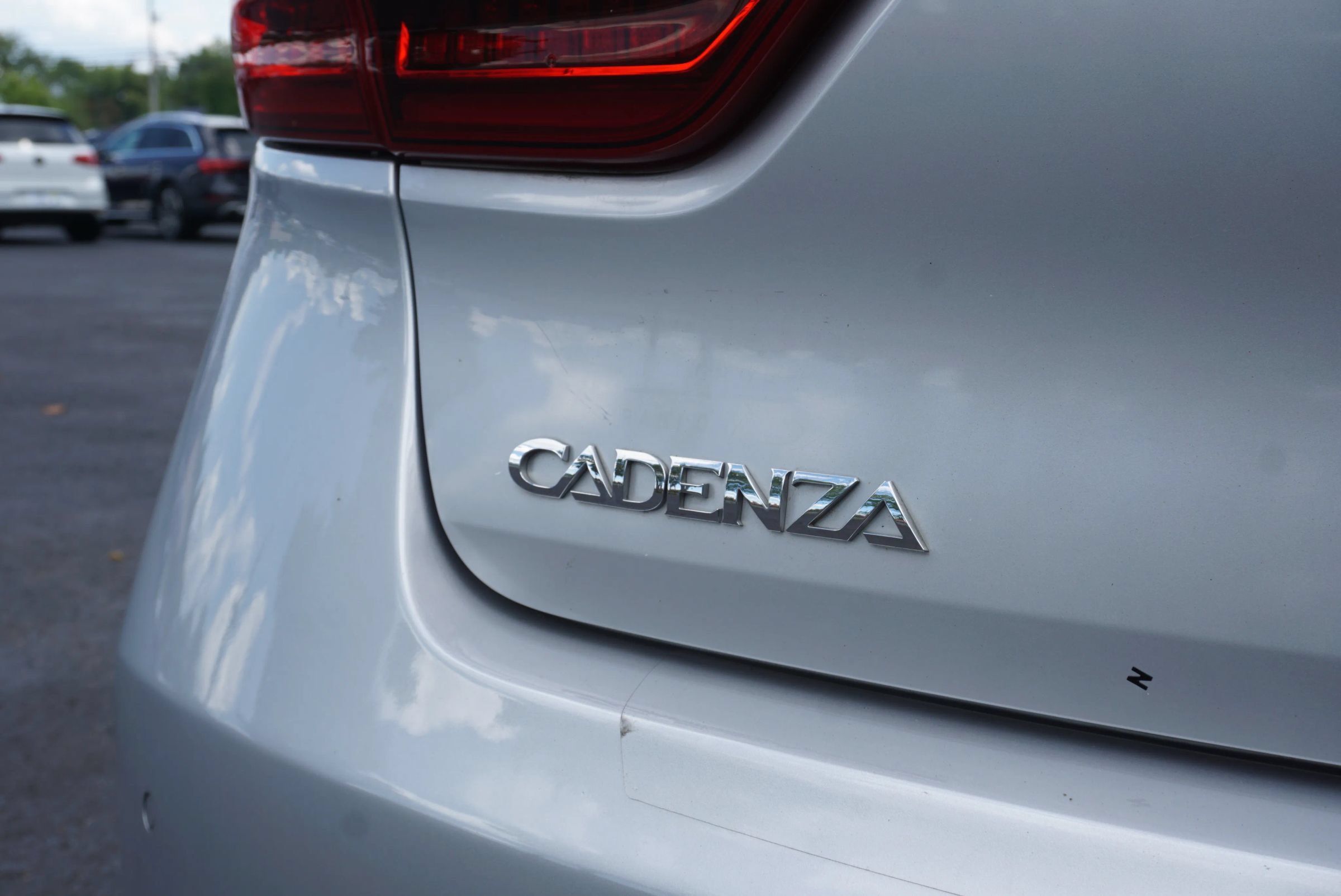 Used 2017 Kia Cadenza Premium w/ Luxury Package FWD image 9