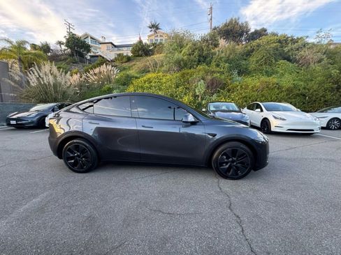 Used 2024 Tesla Model Y Long Range AWD/4WD image 8