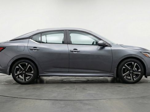 Used 2025 Nissan Sentra SV image 11