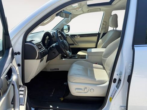 Used 2020 Lexus GX 460 Luxury w/ Accessory Package AWD/4WD image 9