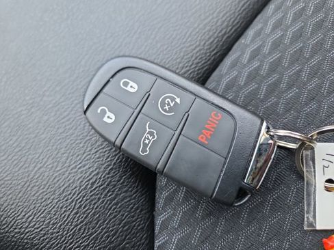 Used 2025 Jeep Compass Latitude w/ Sun & Sound Group image 31