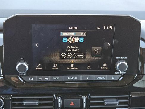 Used 2024 Nissan Pathfinder SV image 10