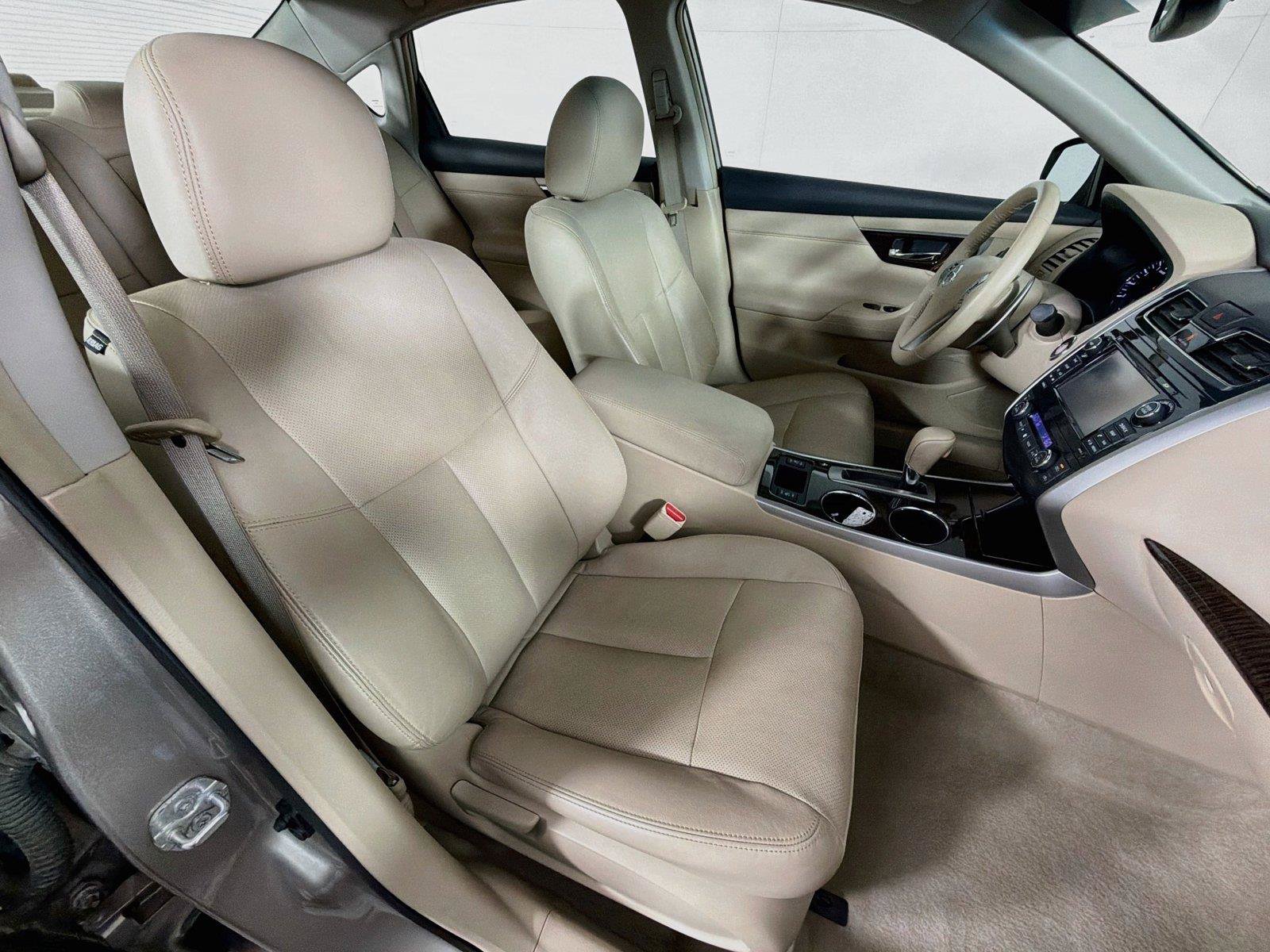 Used 2013 Nissan Altima 3.5 SL w/ Technology Pkg FWD image 31