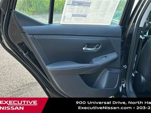 Used 2025 Nissan Sentra SR w/ SR Premium Package image 22