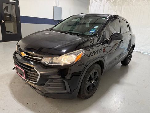 Used 2021 Chevrolet Trax LS w/ Tint and Cruise Package FWD image 23