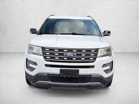Used 2016 Ford Explorer XLT w/ Equipment Group 202A AWD/4WD image 2