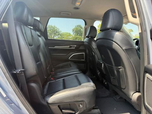 Used 2020 Kia Telluride LX AWD/4WD image 11