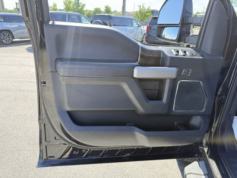Used 2022 Ford F250 Lariat w/ Black Appearance Package AWD/4WD image 11