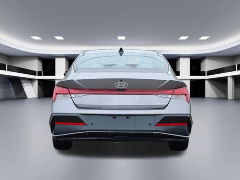 Used 2024 Hyundai Elantra Limited image 5