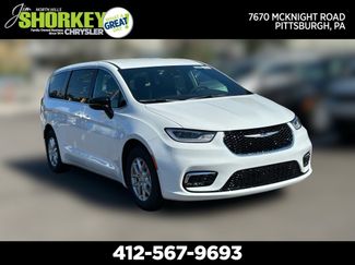 New 2026 Chrysler Pacifica Select image 1