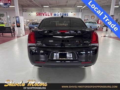 Used 2019 Chrysler 300 S w/ 300S Premium Group 2 image 4