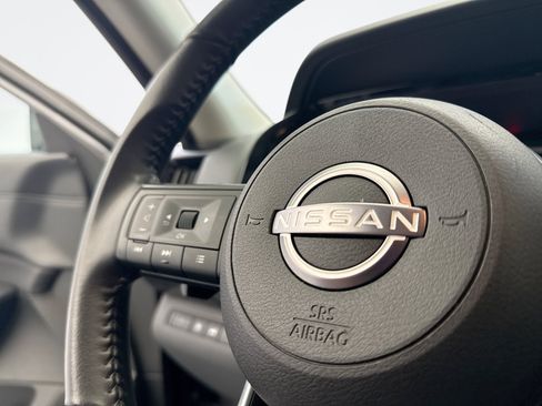 Used 2025 Nissan Pathfinder SV AWD/4WD image 18