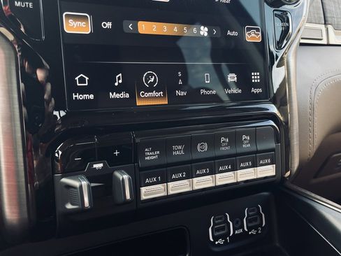 Used 2023 RAM 3500 Limited image 17