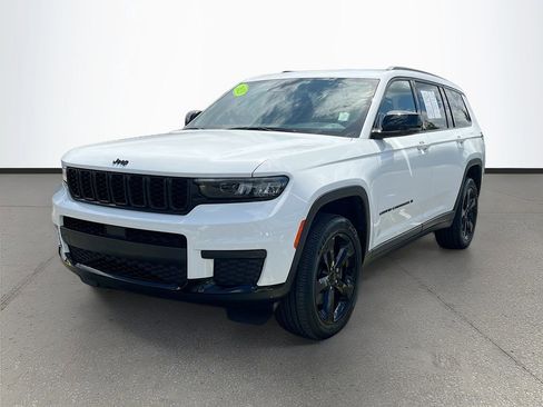 Used 2023 Jeep Grand Cherokee L Laredo image 3