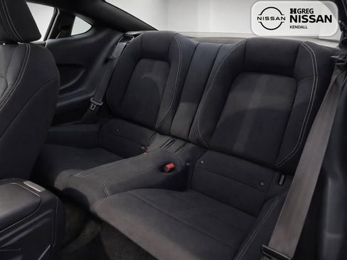 Used 2018 Ford Mustang Coupe w/ Equipment Group 101A RWD image 12