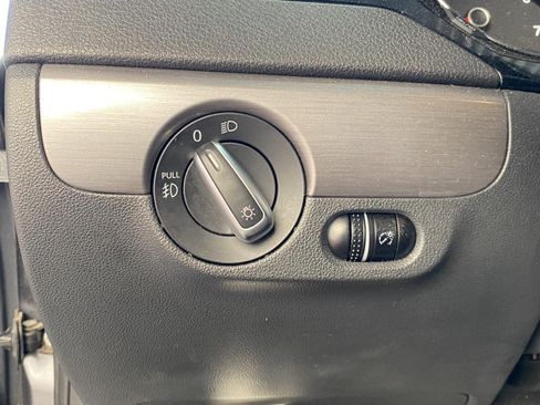Used 2016 Volkswagen Jetta Sport FWD image 20