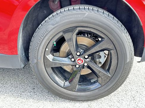 Used 2019 Jaguar F-PACE Premium image 12