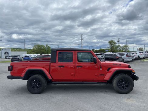 Used 2022 Jeep Gladiator Sport AWD/4WD image 6