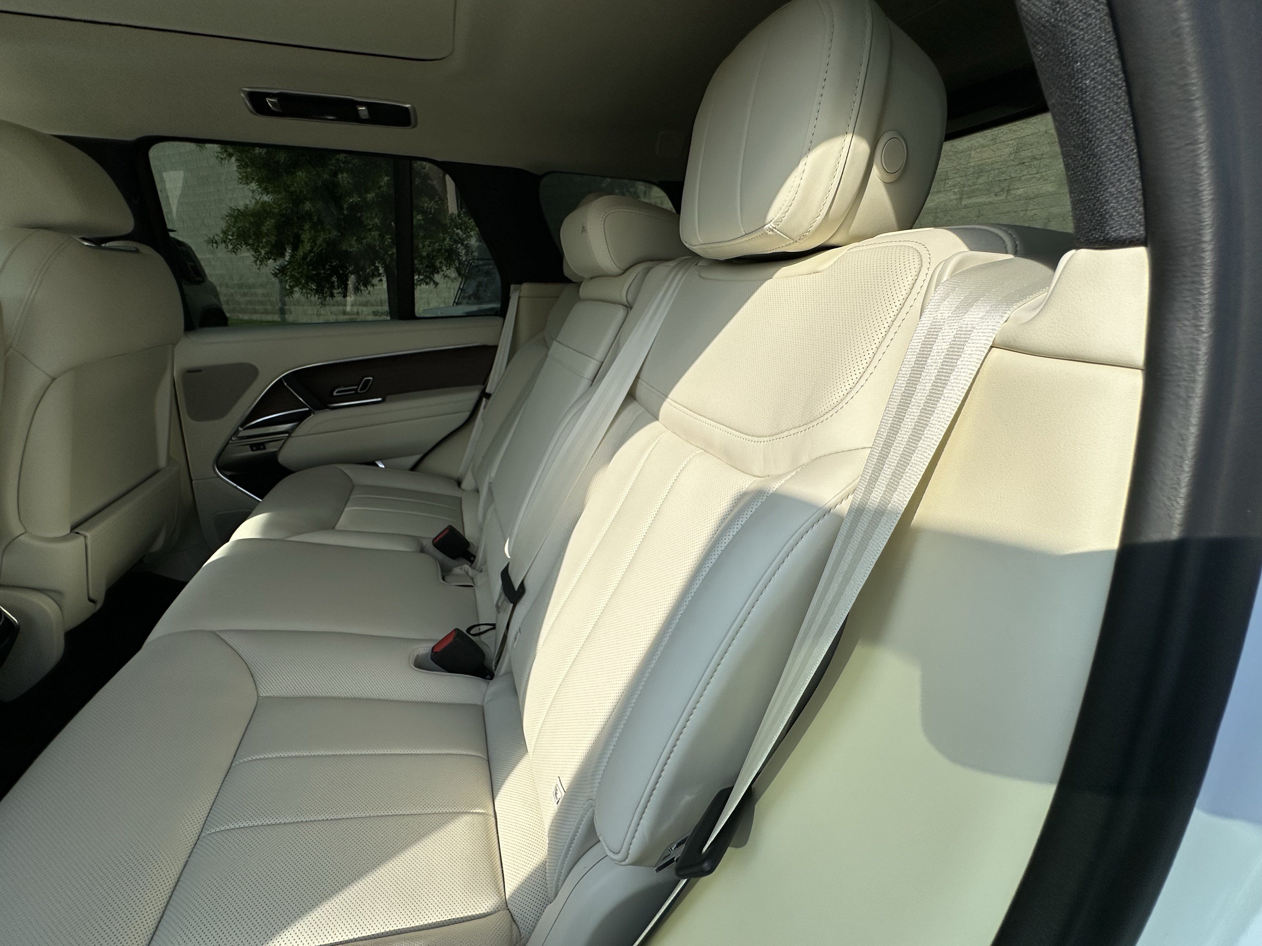Certified 2025 Land Rover Range Rover SE AWD/4WD image 26
