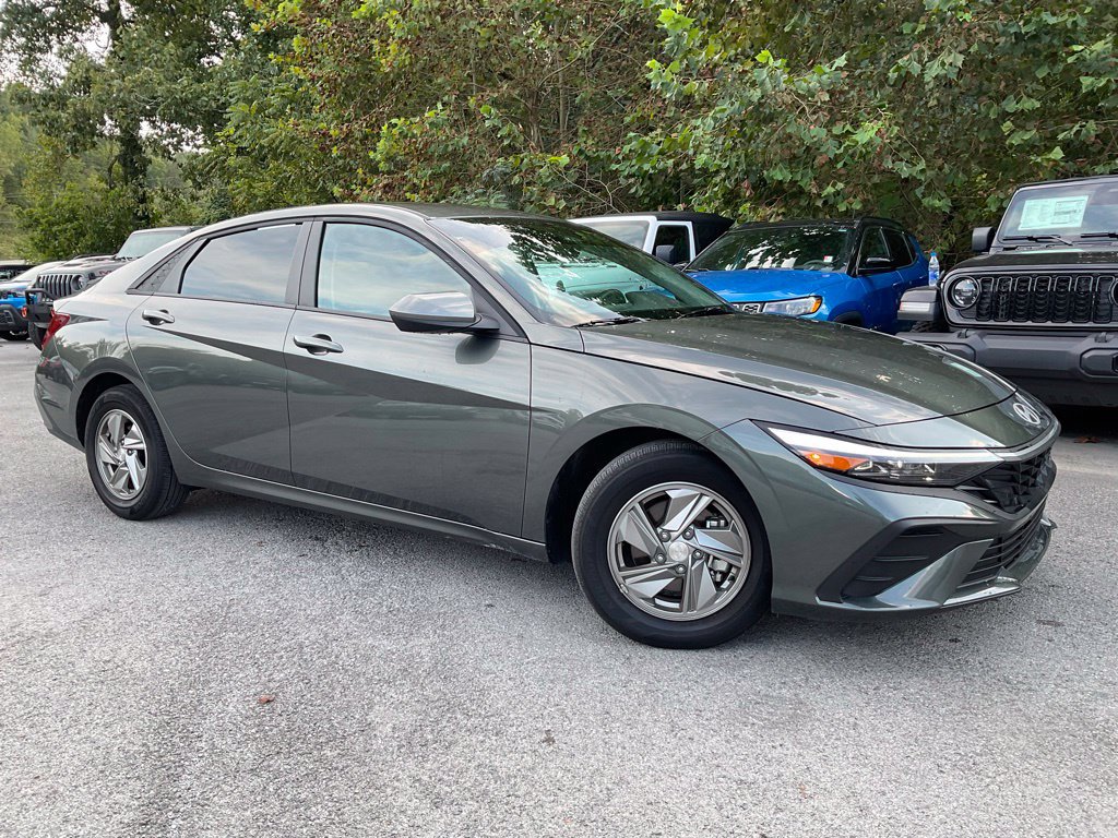Used 2026 Hyundai Elantra SE w/ Cargo Package FWD 360° Tour