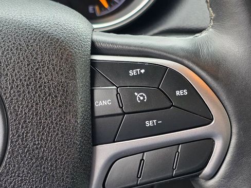 Used 2018 Jeep Grand Cherokee Limited w/ Trailer Tow Group IV image 18