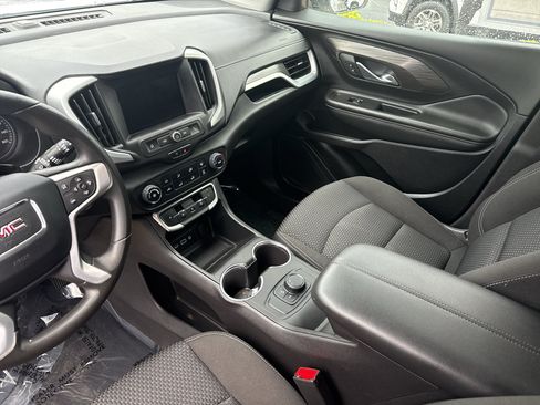 Used 2024 GMC Terrain SLE FWD image 10