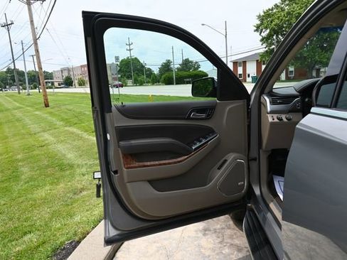 Used 2018 Chevrolet Tahoe Premier AWD/4WD image 28